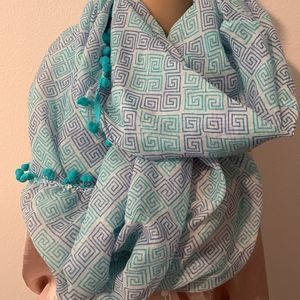 Infinity Geometric 🧣 with Pom Poms